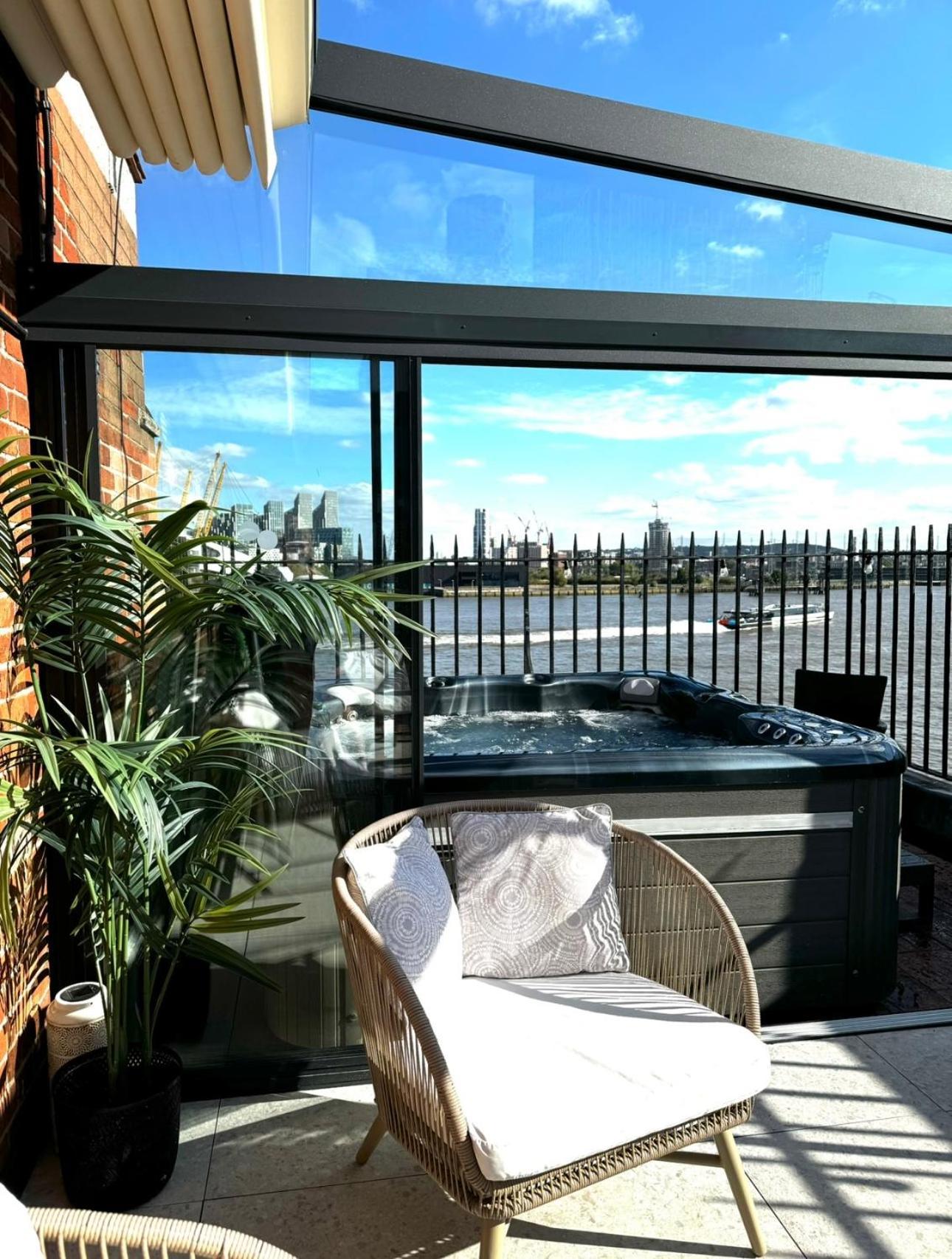 3 X Bedroom Riverside Flat With Hot Tub On Roof Terrace 런던 외부 사진