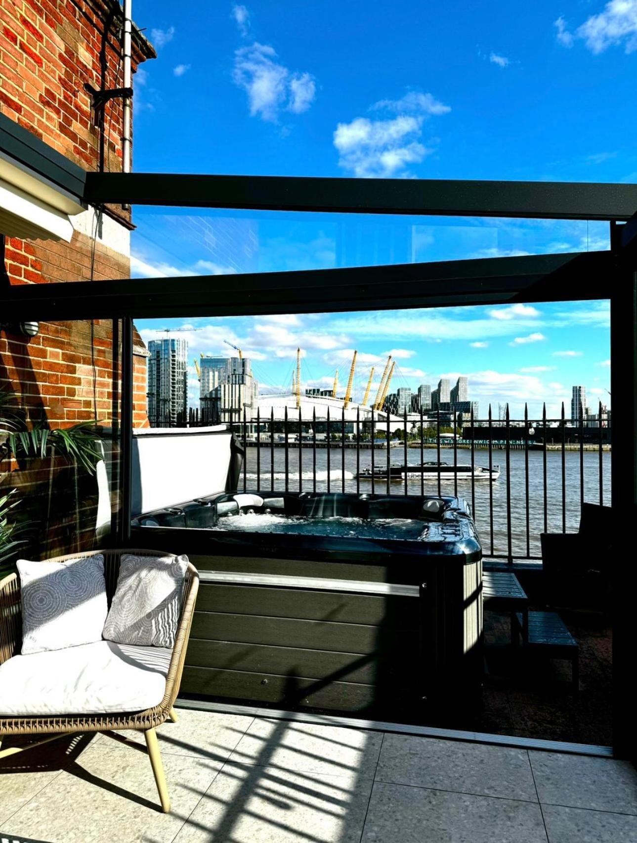 3 X Bedroom Riverside Flat With Hot Tub On Roof Terrace 런던 외부 사진