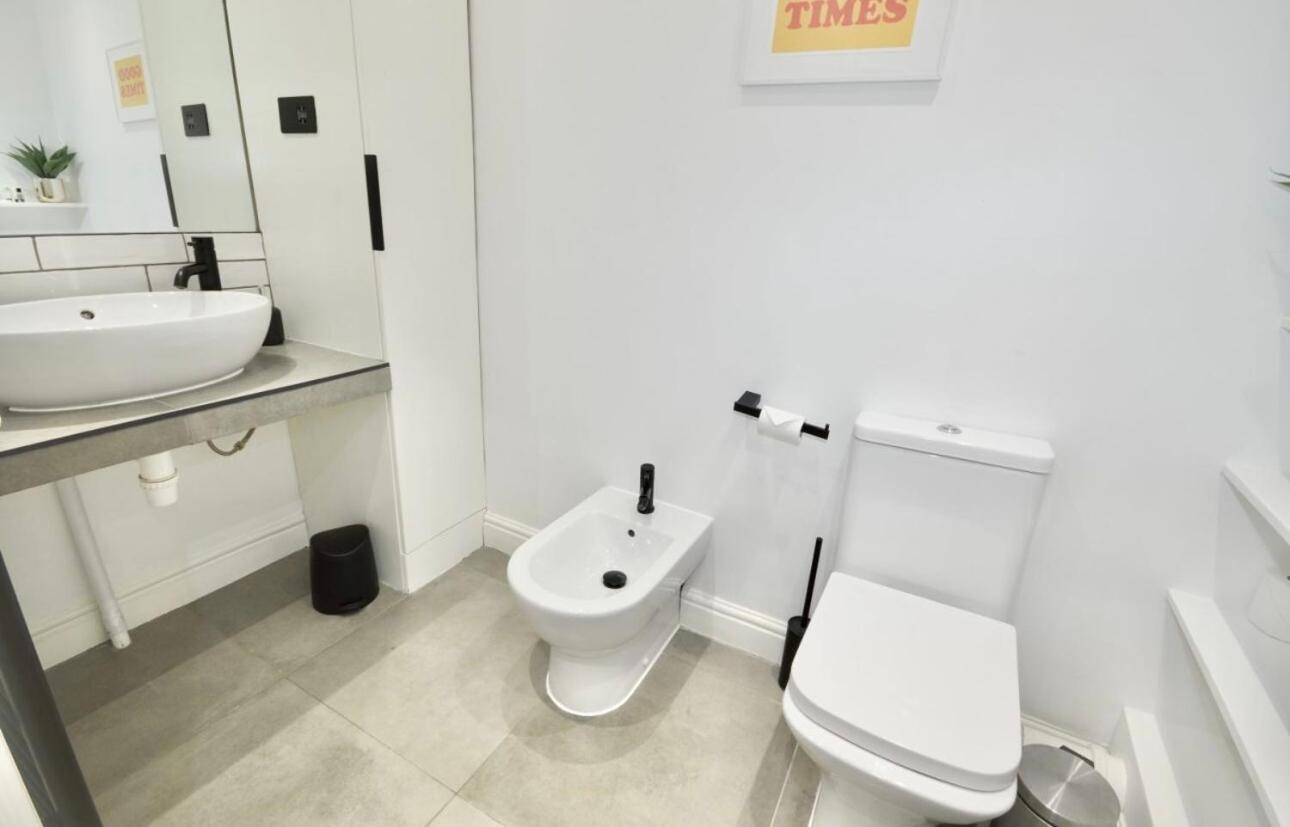 3 X Bedroom Riverside Flat With Hot Tub On Roof Terrace 런던 외부 사진
