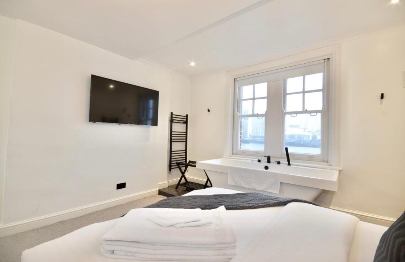 3 X Bedroom Riverside Flat With Hot Tub On Roof Terrace 런던 외부 사진